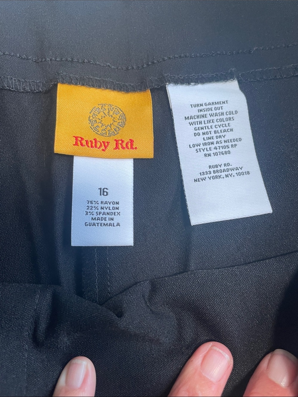 Ruby Rd. Black Capri Pants - Picture 4 of 5